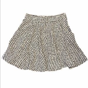 Zara Basic Mini Flared Flounce Skirt Black & Cream Geo Print Size Small